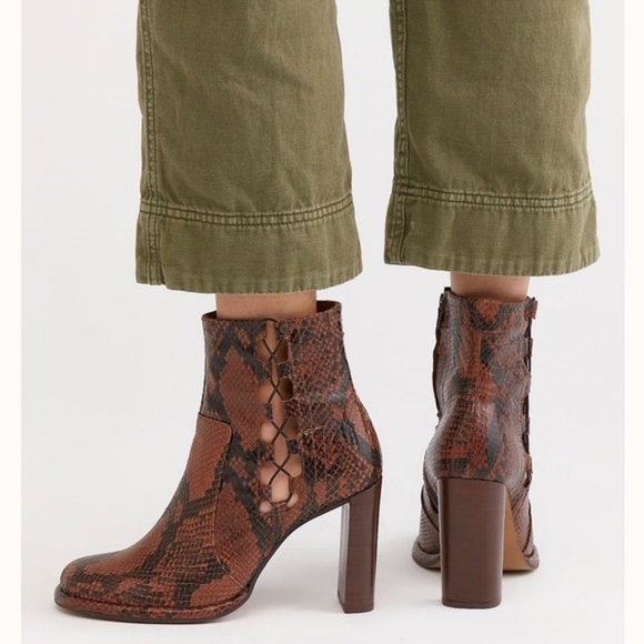 Free People Snake Marietta Heel Boot Mocha Brown 38.  8 - Picture 1 of 10